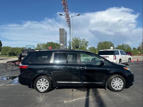 Midnight Black Metallic 2017 Toyota Sienna XLE