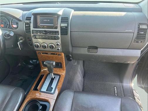 2006 Nissan Pathfinder LE