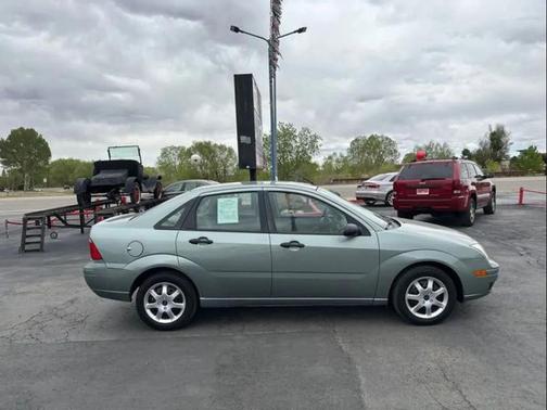Arizona Beige Clearcoat Metallic 2005 Ford Focus ZX4