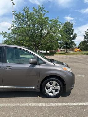 2014 Toyota Sienna LE