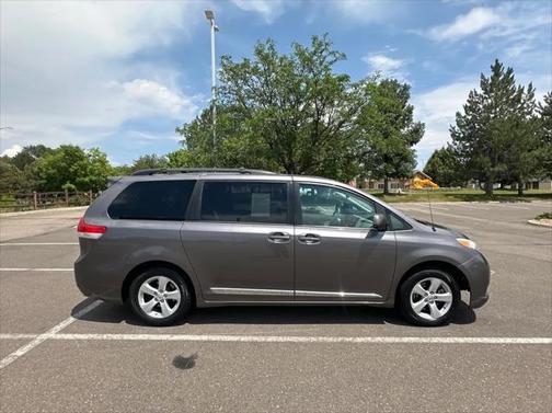 2014 Toyota Sienna LE