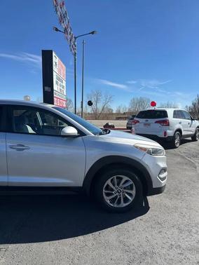 2016 Hyundai TUCSON SE