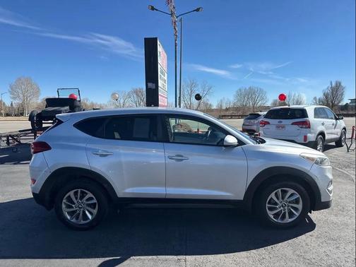 2016 Hyundai TUCSON SE