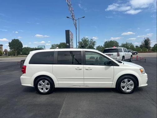 Stone White Clearcoat 2013 Dodge Grand Caravan SE