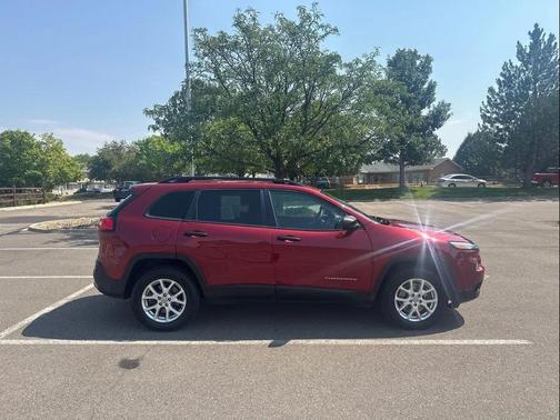 2016 Jeep Cherokee Sport
