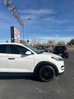 2016 Hyundai TUCSON SE