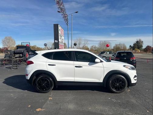 2016 Hyundai TUCSON SE