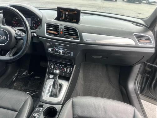 Daytona Gray Pearl Effect 2018 Audi Q3 2.0T Premium