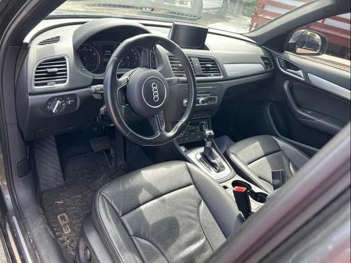 Daytona Gray Pearl Effect 2018 Audi Q3 2.0T Premium