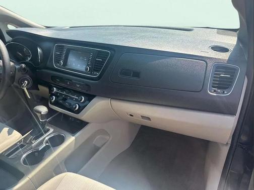2020 Kia Sedona LX