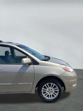 Desert Sand Mica 2007 Toyota Sienna XLE