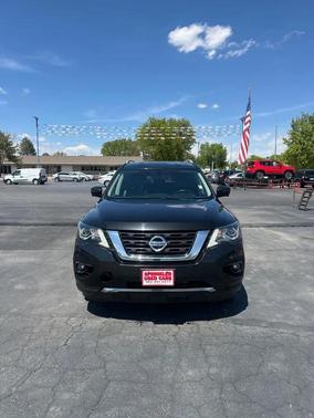Magnetic Black Pearl 2020 Nissan Pathfinder SL 4WD
