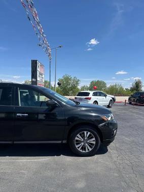 Magnetic Black Pearl 2020 Nissan Pathfinder SL 4WD