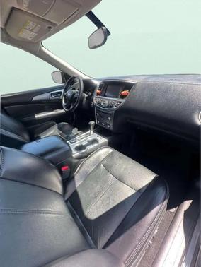 Magnetic Black Pearl 2020 Nissan Pathfinder SL 4WD