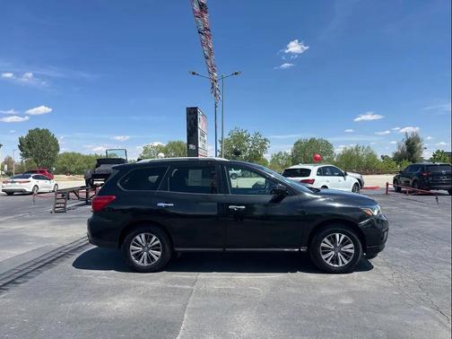 Magnetic Black Pearl 2020 Nissan Pathfinder SL 4WD
