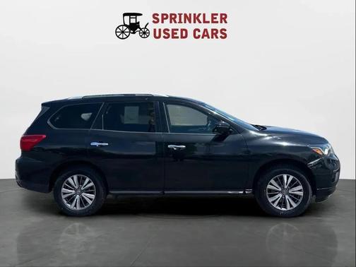 Magnetic Black Pearl 2020 Nissan Pathfinder SL 4WD