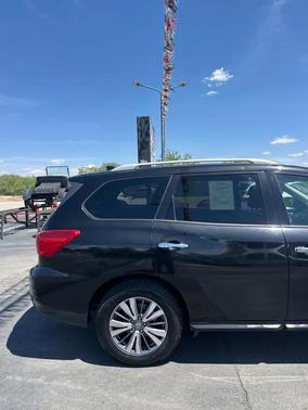 Magnetic Black Pearl 2020 Nissan Pathfinder SL 4WD