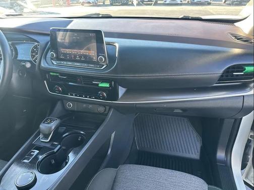 2022 Nissan Rogue SV