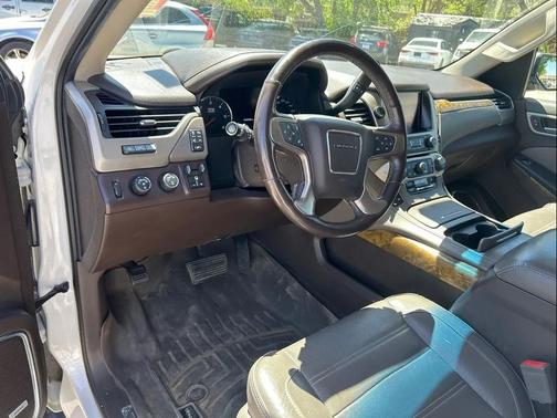 White 2017 GMC Yukon XL Denali
