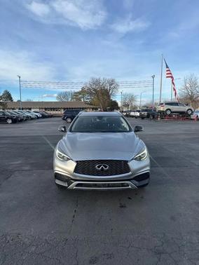 2018 INFINITI QX30 Luxury