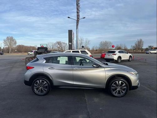 2018 INFINITI QX30 Luxury