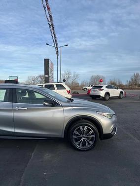 2018 INFINITI QX30 Luxury