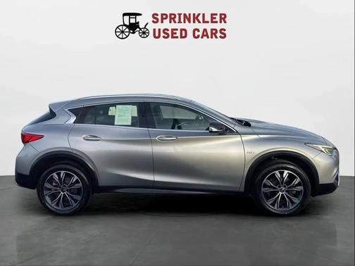 2018 INFINITI QX30 Luxury
