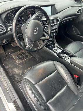 2018 INFINITI QX30 Luxury