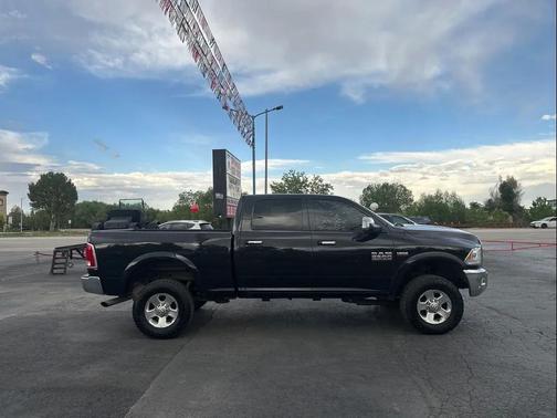 Brilliant Black Crystal Pearlcoat 2016 RAM 2500 Power Wagon