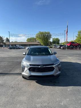 Sterling Gray Metallic 2024 Chevrolet Trax LS