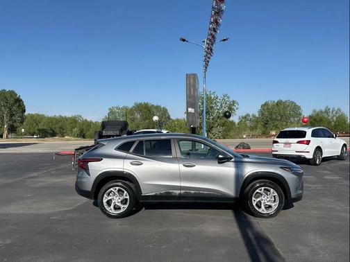 Sterling Gray Metallic 2024 Chevrolet Trax LS