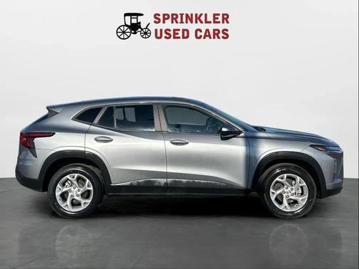 Sterling Gray Metallic 2024 Chevrolet Trax LS