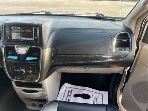 2014 Chrysler Town & Country Touring