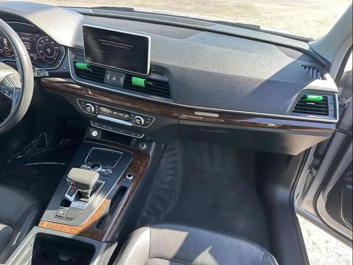 Florett Silver Metallic 2019 Audi Q5 2.0T Premium Plus