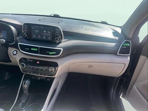 Black Noir Pearl 2020 Hyundai TUCSON Value