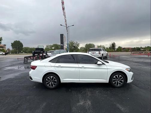 Pure White 2022 Volkswagen Jetta 1.5T S