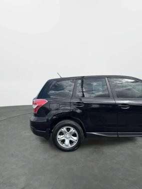 Crystal Black Silica 2015 Subaru Forester 2.5i