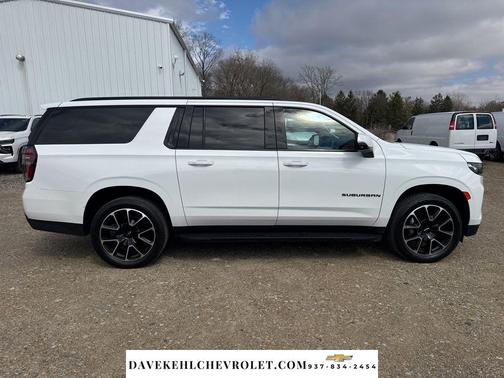 Summit White 2022 Chevrolet Suburban RST