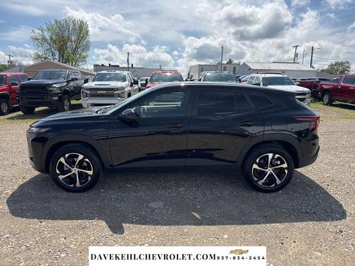 Mosaic Black Metallic 2025 Chevrolet Trax FWD 1RS
