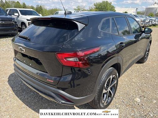 Mosaic Black Metallic 2025 Chevrolet Trax FWD 1RS