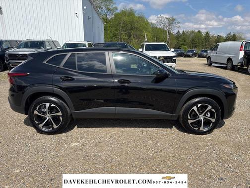 Mosaic Black Metallic 2025 Chevrolet Trax FWD 1RS