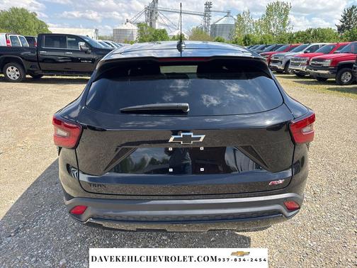 Mosaic Black Metallic 2025 Chevrolet Trax FWD 1RS
