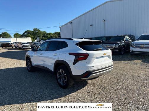 Summit White 2025 Chevrolet Trax LT