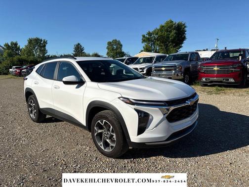 Summit White 2025 Chevrolet Trax LT