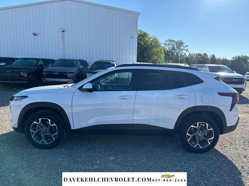 Summit White 2025 Chevrolet Trax LT