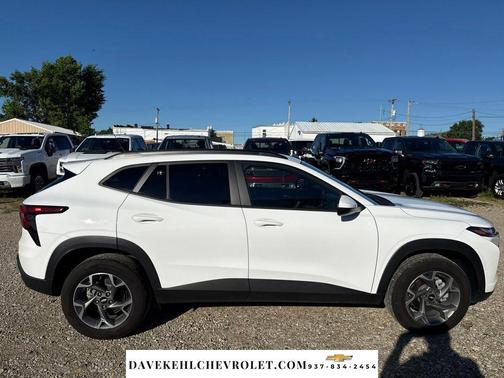 Summit White 2025 Chevrolet Trax LT