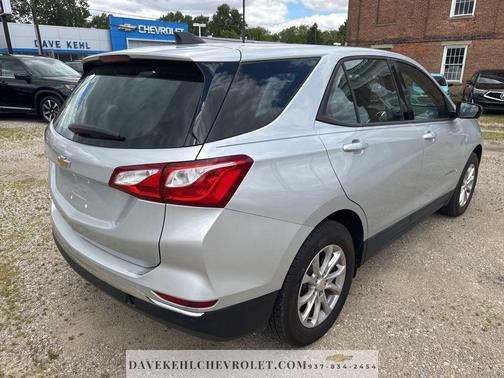 Silver Ice Metallic 2018 Chevrolet Equinox LS
