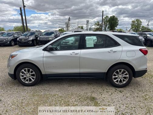 Silver Ice Metallic 2018 Chevrolet Equinox LS