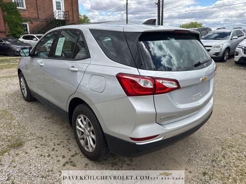 Silver Ice Metallic 2018 Chevrolet Equinox LS