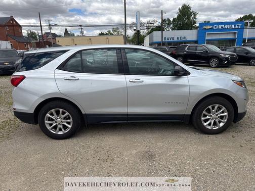 Silver Ice Metallic 2018 Chevrolet Equinox LS